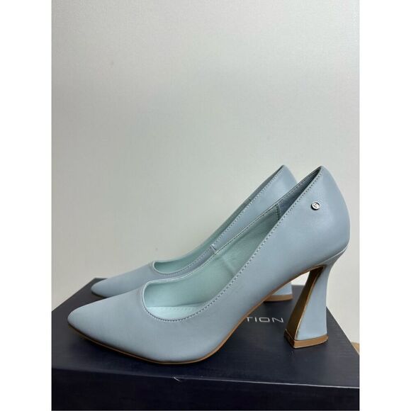 Women's Raven Flared Heel Pumps - Picture 12 of 12